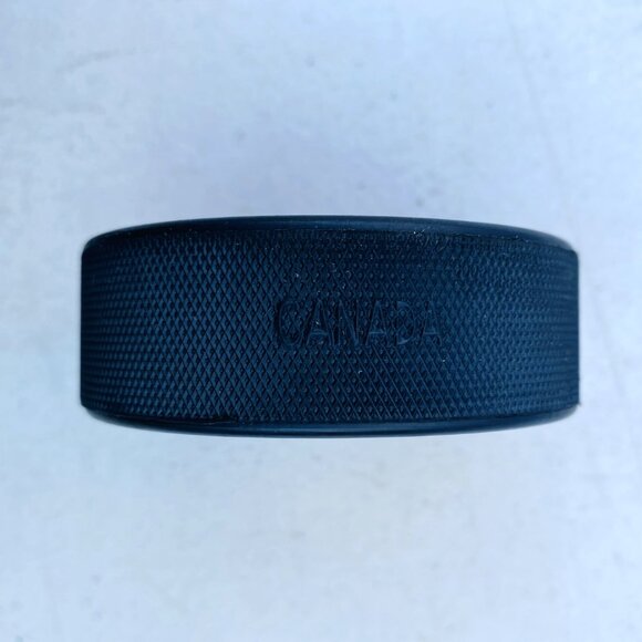 Vintage PITTSBURGH PENGUINS NHL Official Game Hockey Puck by General Tire - Picture 3 of 4